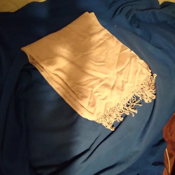 Beige Pashmina | Size OS - Picture 5 of 7